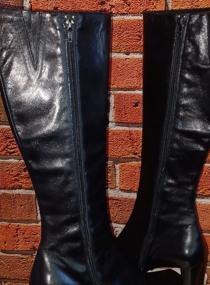 Bianco Boots - Picture 3 of 16